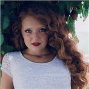 Studentessa universitaria impartisce ripetizioni